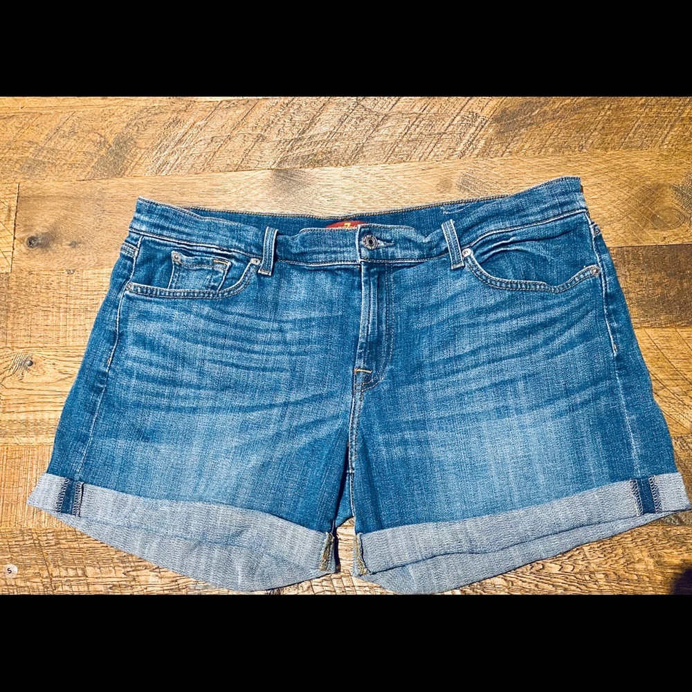 NWOT 7 for all Mankind Jean Shorts Sz. 32